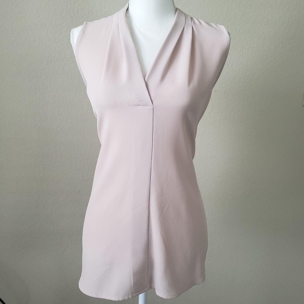 Calvin Klein V neck sleeveless blouse size L, G soft pink color
